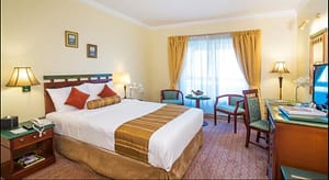 Hotel Holiday International Double bedroom