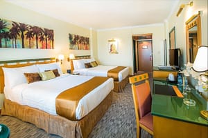 Hotel Holiday International Twin bedroom