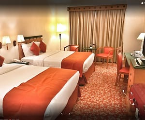 Hotel Holiday International Twin bedroom